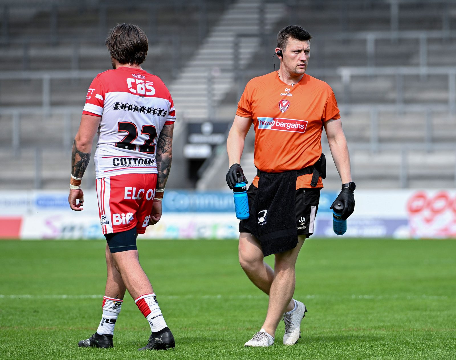 JD Abram pitch-side with a player at St Helens R.F.C.